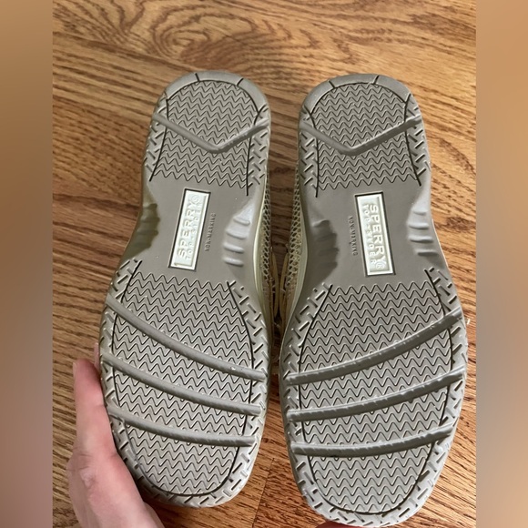 Girls Sperry Topsiders, size 1 - Picture 2 of 3